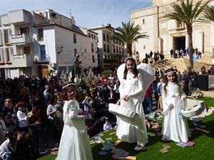 Los tres ángeles encima del escenario