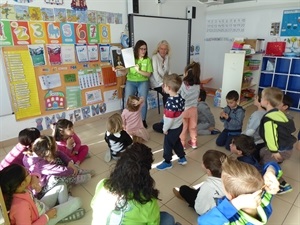 Beatriz Pérez-Hickman, concejala de Bienestar Social, ha visitado esa mañana la Escuela de Semana Santa