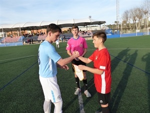 Fue un partido amistoso con árbitro disputado ayer por la tarde