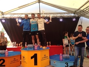 Podium masculino con Juanán Fernández, Rubén Caballero e Isidro Gelardo, junto a Sergio Villalba.