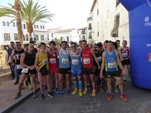 Los tres primeros clasificados juntos antes de la salida, Juan A. Fernández 1º (dorsal 232), 2º Rubén Caballero (dorsal 233) y 3º Isidro Gelardo (dorsal 152)