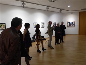 Inauguración de la exposición con Manel Gimeno, director IES La Nucía, las profesoras de Dibujo Rosa Mascarell y Marga Rodrigo, la alumna Hebe Pérez Such, Francesc Sempere, director Auditori y los concejales Pedro Lloret y Pepe Cano