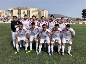 El CF La Nucía jugó de blanco ayer ante el Eldense