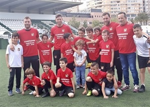 El Benjamín "B" celebrando el título en Calpe, tras un gran temporada