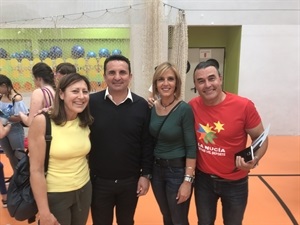 Jorge Font, profesor del IES La Nucía, junto a Bernabé Cano, alcalde de La Nucía, Chelo Martínez, Dtra. Centro Estudios Olímpicos UV y Mª Jesús Jumilla, concejala de Juventud