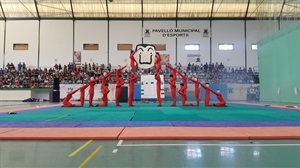 Con esta coreografía el grupo de acrosport del IES La Nucía obtuvo el subcampeonato autonómico la semana pasada