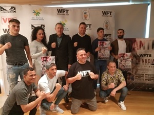 Presentación de la velada con algunos de los luchadores participantes