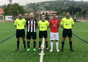 Jandro capitán del CF La Nucía antes de comenzar el partido