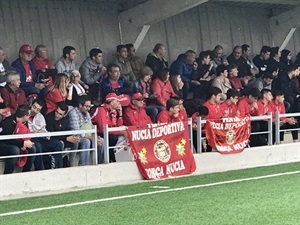 La "marea roja" estuvo en el Eusebio Arce animando a su equipo