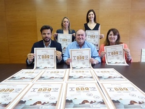 Guillermo Campos,  presidente de JOVEMPA Marina Baixa, Esperanza Soria, vicepresidente de JOVEMPA Marina Baixa, Yolanda Pickett, directora comercial IMED Levante, Pedro Lloret, primer teniente alcalde de La Nucía y Eva Naranjo, concejala de comercio.