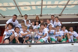 El Polop con el trofeo de campeón de categoría 2010