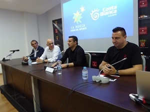 César Iribarren, dtor. Máster de Gestión Deportiva de la UPV, Ángel Benito, profesor de la UPV, Bernabé Cano, alcalde de La Nucía y Sergio Villalba, concejal de Deportes en la apertura de la Jornada