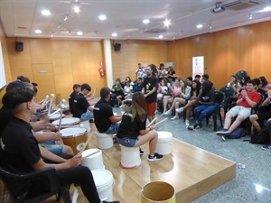 Los alumnos del taller de batukada han actuado delante de sus compañeros de instituto