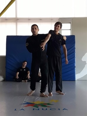 El curso está coordinado por Manuel Navarro, maestro Internacional de Hapkido y Montse Gómez, campeona de España en técnicas de defensa personal