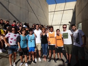 Campeones y subcampeones de 2º ESO junto a Maria Jesús Jumilla, concejala de Juventud y profesores de Educación Física