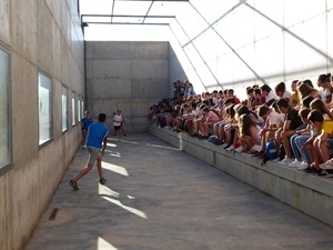 Final del “I Torneig de Raspall del IES La Nucía” se celebró en el trinquet del instituto