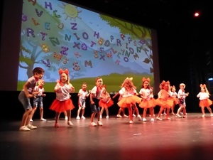 Los bailes de las clases de infantil fueron los más aplaudidos