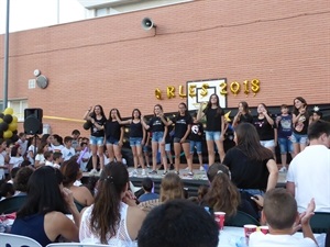 La clase de sexto B durante su baile