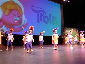 L'Auditori se llenó de padres, madres y familiares de los alumnos para ver este Festival Fin de Curso