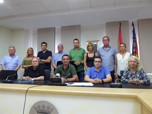 Bernabé Cano, alcalde de La Nucía, junto al equipo de gobierno, en la rueda de prensa posterior al pleno