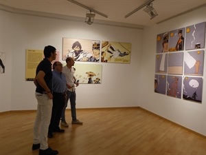 Pedro Lloret, concejal de Cultura y Francesc Sempere, director de l’Auditori junto a Paco Linares, comisario de la muestra durante la inauguración