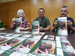 Elvira Geurts, pta de AMATA, Bernabé Cano, alclade de La Nucía y Cristobal Llorens, concejal de Fiestas, en la presentación del XIV Mercado Medieval