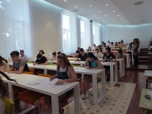 Los alumnos de los Institutos de Benidorm y La Nucía se examinan de Selectividad en la Seu