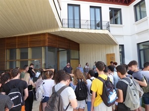 Fernando Borrás, presidente del Tribunal nº3 dando las últimas instrucciones antes de comenzar los exámenes.