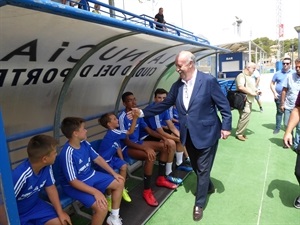 Vicente del Bosque saludando a los campers