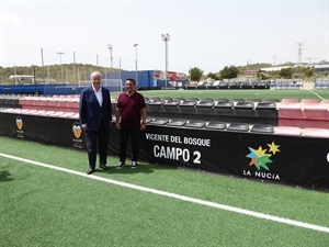 Vicente del Bosque visitando los campos que llevan su nombre en La Nucía