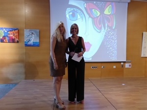 El acto fue presentado por María Jesús Jumilla, concejla de Juventud, y Ofelia Jurado, directora de la escuela de Dibujo