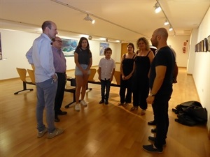 Pedro Lloret, concejal de Cultura, ha visitado a los alumnos del "II International Masterclass de Piano y Chelo" acompañado por Francesc Sempere, Director de l'Auditori de la Mediterrània