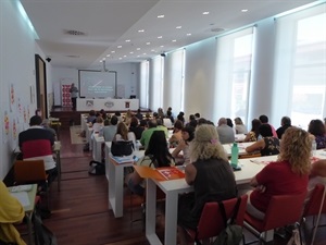 El curso ha contado con 111 participantes entre alumnos de magisterio y profesorado de todos los niveles