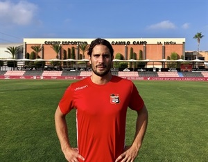 El delantero viene al CF LA Nucía desde el Alcoyano