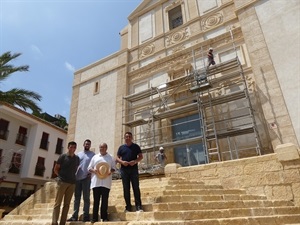 Visita del Alcalde, Bernabé Cano, el Párroco, Don Juan Manuel Cortés, el concejal de Urbanismo, Miguel Ángel Ivorra y el ingeniero técnico, David Marín