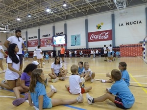 Todos los días los niños de la Escuela Integra realizan actividades conjuntas con los campers del Campus de Multideporte