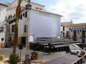 La plaza de La Nucía se prepara para "la Coronació"