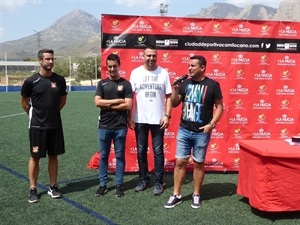 En la entrega de diplomas han participado Bernabé Cano, alcalde de La Nucía, Sergio Villalba, concejal de Deportes, Vicente Cortés, coordinador del campus y Juanma Flores, psicólogo del C.F. La Nucía.