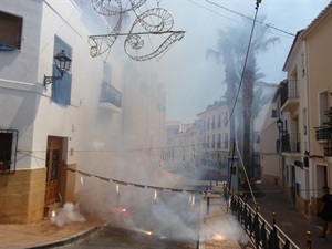 La mascletà ensordecedora se ha disparado este mediodía en la plaça Major