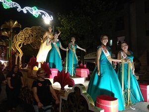 La Reina y su corte de honor cerraron la Cabalgata de #LaNucíaEnFestes 2018