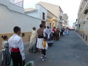 Festeros de todas las edades se vistieron con su traje tradicional