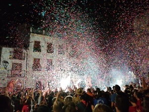 Más de mil festeros reciben el cambio de mayoralía el último día de #LaNuciaEnFestes