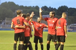 El CF La Nucia se coloca líder de grupo tras vencer al Alzira