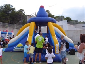 Además, disfrutaron de castillos hinchables y talleres de globos