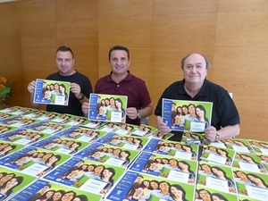 Bernabé Cano, alcalde de La Nucía, junto a Sergio Villalba, concejal de Educación y Pedro Lloret, concejal de Cultura