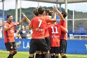 Los jugadores rojillos celebrando el gol