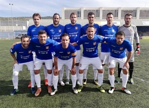 El C.F. La Nucía jugó con su segunda equipación ayer ante el Rayo Ibense