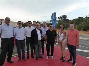 El Director General y el acalde junto a los técnicos de Consellería y concejales del Ayuntamiento