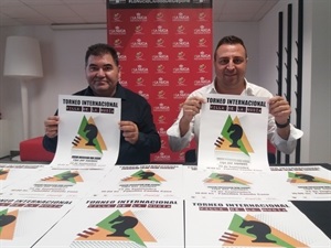 José Antonio García, coordinador del club de Ajedrez y Sergio Villalba, concejal de Deportes