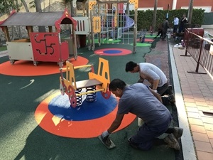 Ayer por la tarde se renovó el caucho del parque de l'Auditori